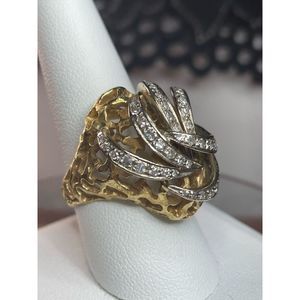 Custom 18k yellow gold diamond ring